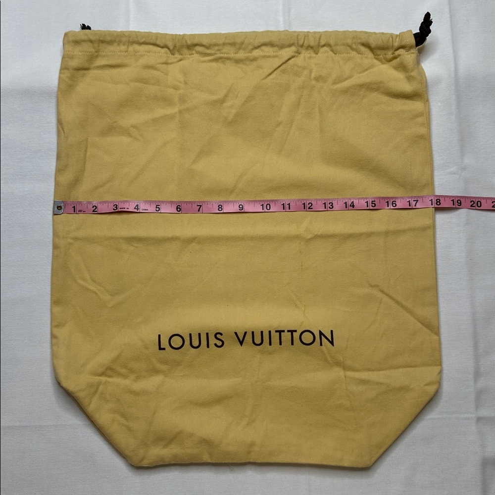Louis Vuitton Draw String Dust Bag
0324
